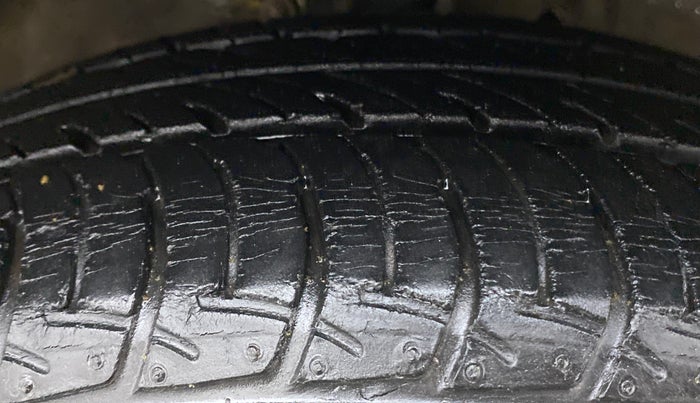 2015 Maruti Celerio ZXI, Petrol, Manual, 26,395 km, Right Front Tyre Tread