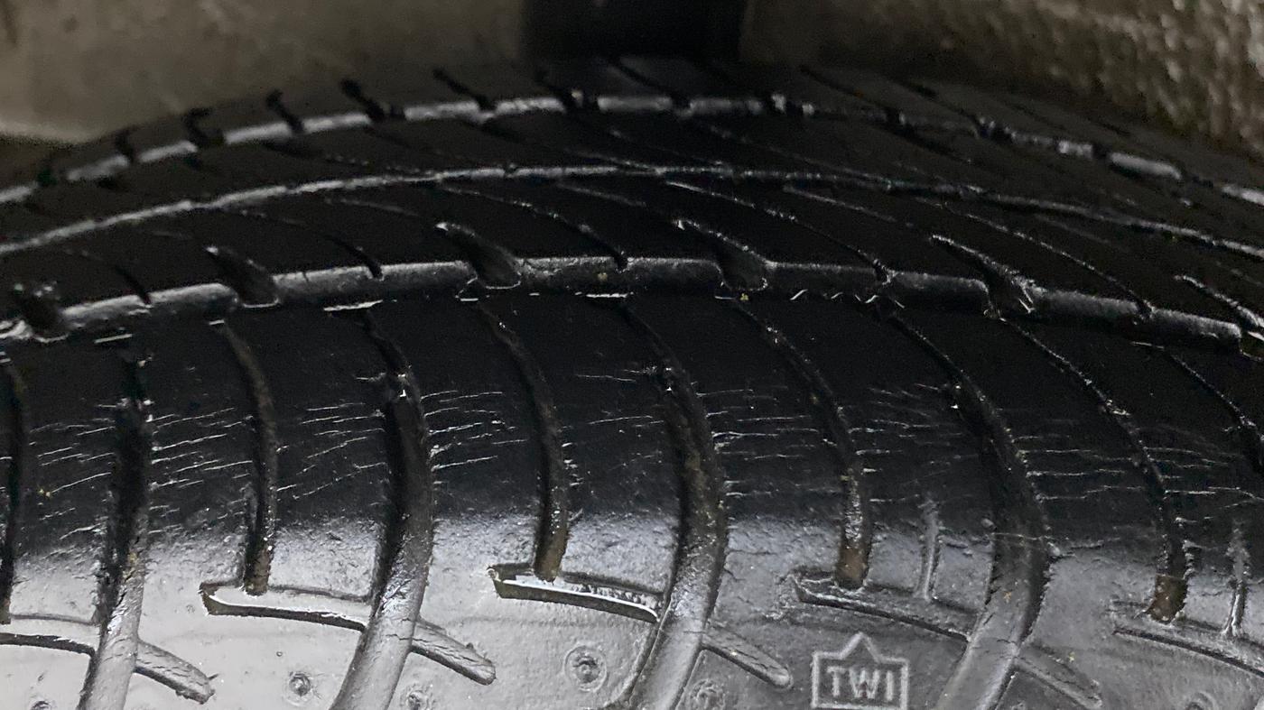 2015 Maruti Celerio ZXI, Petrol, Manual, 26,395 km, Right Rear Tyre Tread