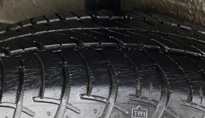 2015 Maruti Celerio ZXI, Petrol, Manual, 26,395 km, Right Rear Tyre Tread
