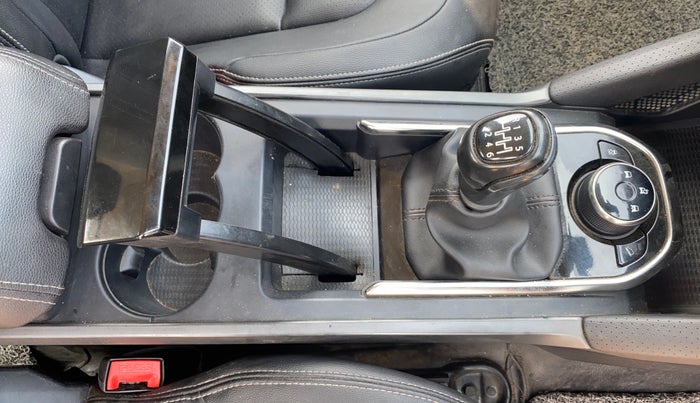 2019 Tata Harrier XZ 2.0L DARK EDITION, Diesel, Manual, 82,573 km, Gear Lever