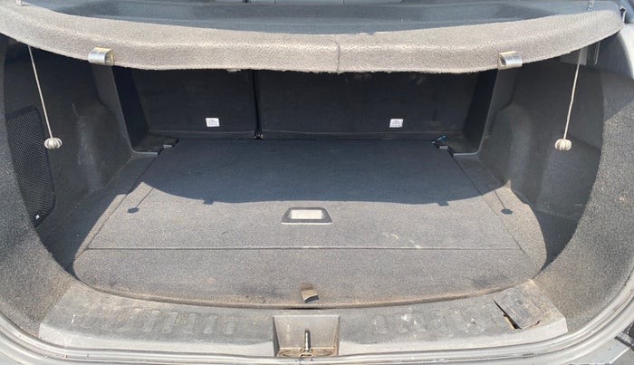 2019 Tata Harrier XZ 2.0L DARK EDITION, Diesel, Manual, 82,573 km, Boot Inside