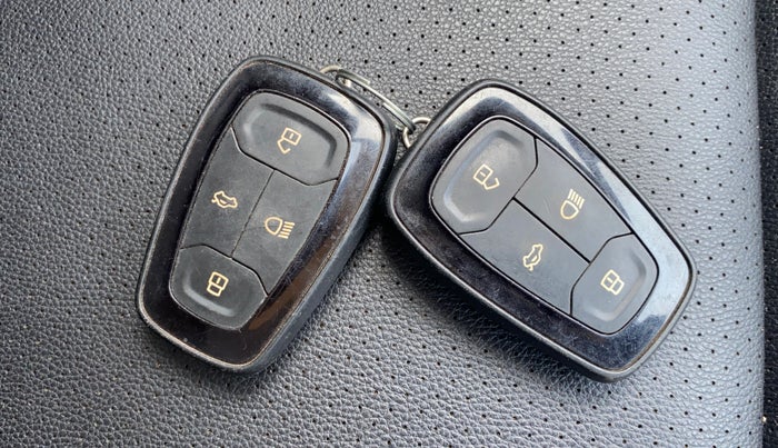 2019 Tata Harrier XZ 2.0L DARK EDITION, Diesel, Manual, 82,573 km, Key Close Up