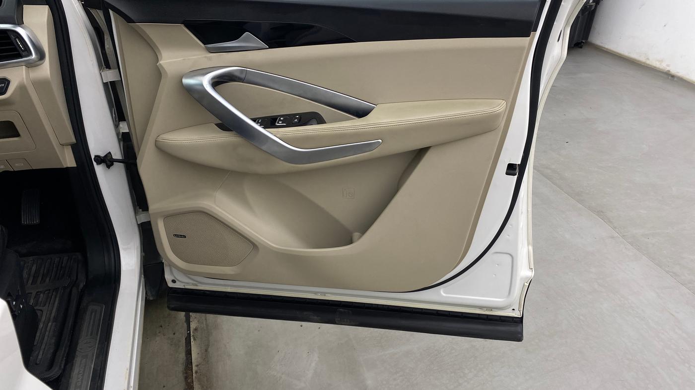 2022 MG HECTOR SHARP 1.5 PETROL CVT, Petrol, Automatic, 40,968 km, Driver Side Door Panels Control