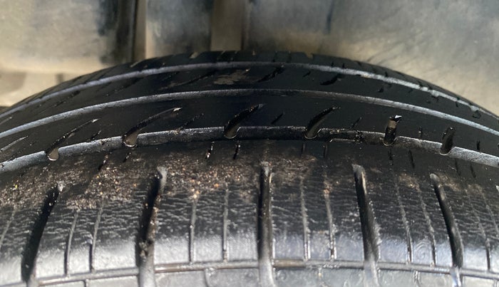 2016 Maruti Ciaz VXI+, Petrol, Manual, 1,06,270 km, Right Rear Tyre Tread