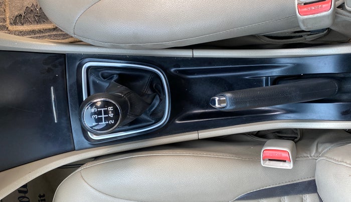 2016 Maruti Ciaz VXI+, Petrol, Manual, 1,06,270 km, Gear Lever