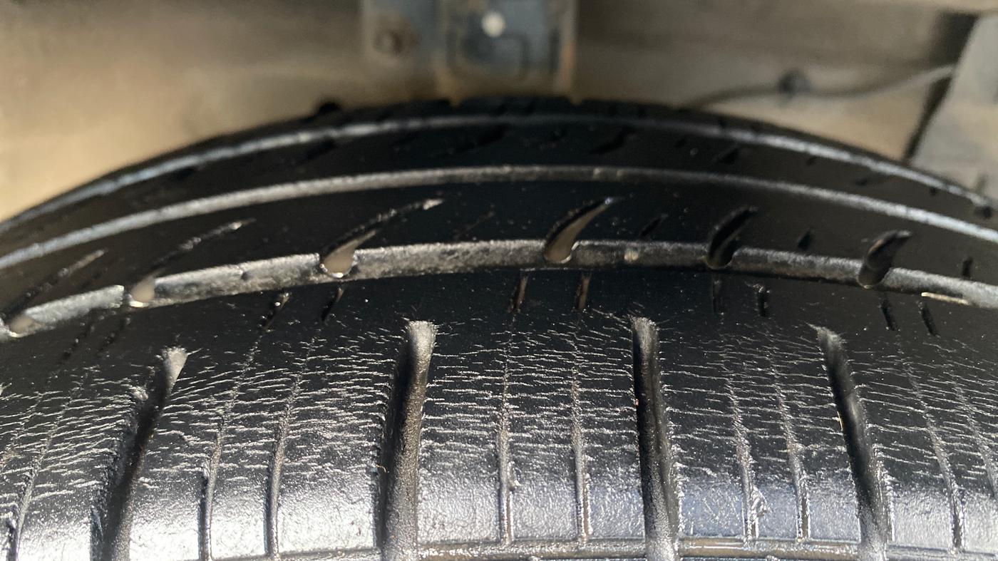 2016 Maruti Ciaz VXI+, Petrol, Manual, 1,06,270 km, Right Front Tyre Tread