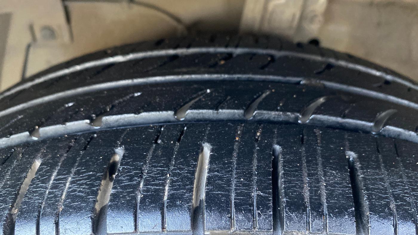 2016 Maruti Ciaz VXI+, Petrol, Manual, 1,06,270 km, Left Front Tyre Tread