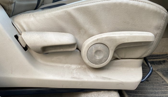 2016 Maruti Ciaz VXI+, Petrol, Manual, 1,06,270 km, Driver Side Adjustment Panel