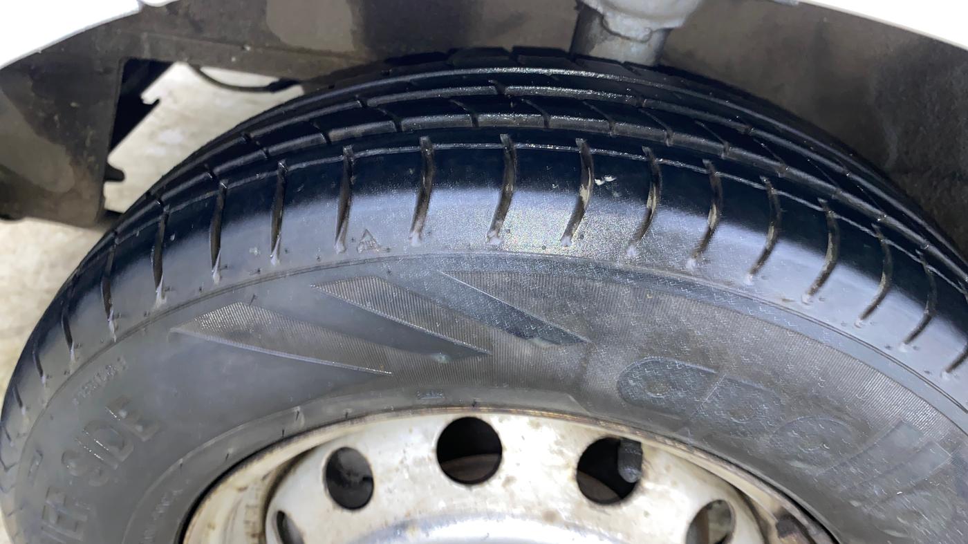 2013 Hyundai Eon ERA +, Petrol, Manual, 65,317 km, Left Front Tyre Tread
