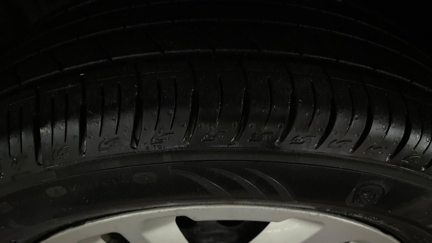 2017 Maruti Vitara Brezza VDI (O), Diesel, Manual, 48,368 km, Left Front Tyre Tread