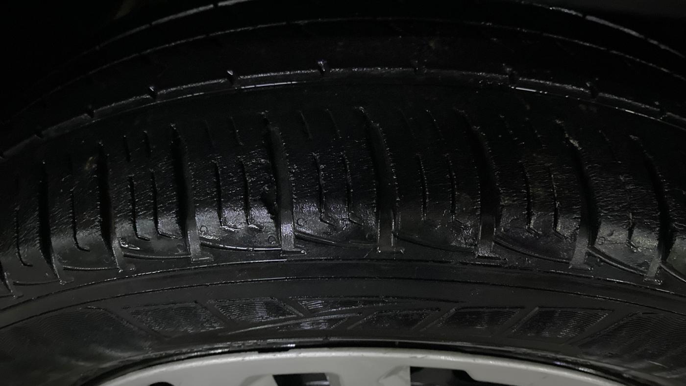 2017 Maruti Vitara Brezza VDI (O), Diesel, Manual, 48,368 km, Right Front Tyre Tread