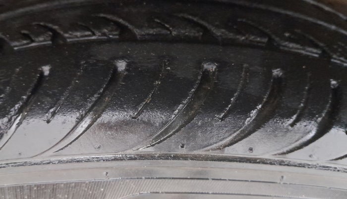 2017 Renault Kwid RXT 1.0 AMT, Petrol, Automatic, 83,906 km, Left Front Tyre Tread