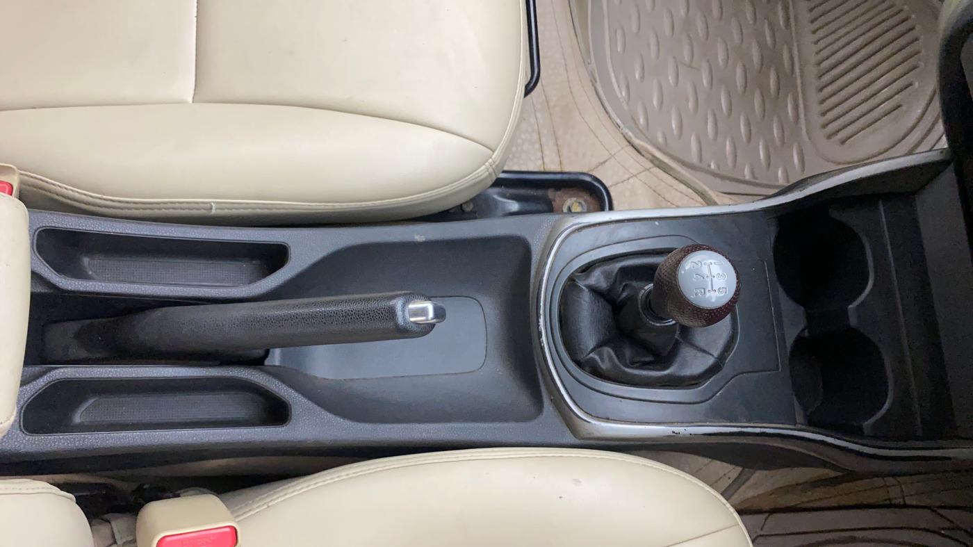 2016 Honda City 1.5L I-DTEC VX, Diesel, Manual, 1,20,307 km, Gear Lever