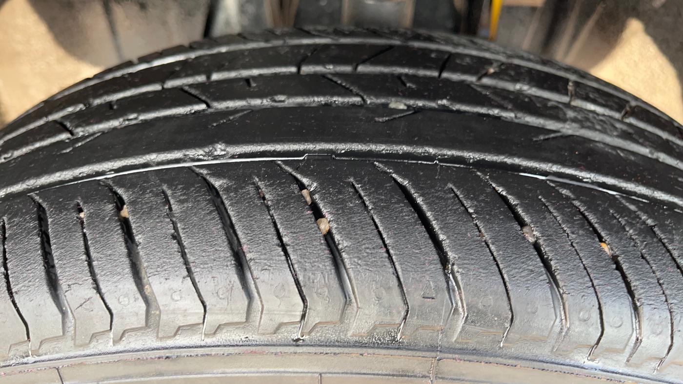 2021 Nissan MAGNITE XL, Petrol, Manual, 9,973 km, Left Front Tyre Tread
