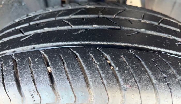 2021 Nissan MAGNITE XL, Petrol, Manual, 9,933 km, Right Front Tyre Tread