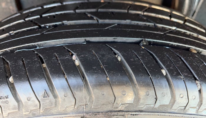 2021 Nissan MAGNITE XL, Petrol, Manual, 9,933 km, Right Rear Tyre Tread