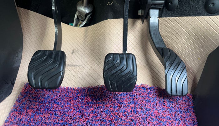 2021 Nissan MAGNITE XL, Petrol, Manual, 9,933 km, Pedals