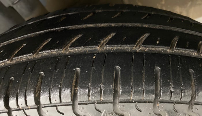 2017 Renault Kwid CLIMBER 1.0, Petrol, Manual, 33,111 km, Right Front Tyre Tread
