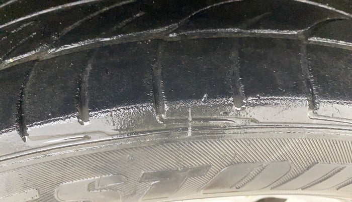 2017 Ford Ecosport TITANIUM 1.5L DIESEL, Diesel, Manual, 1,23,289 km, Right Front Tyre Tread