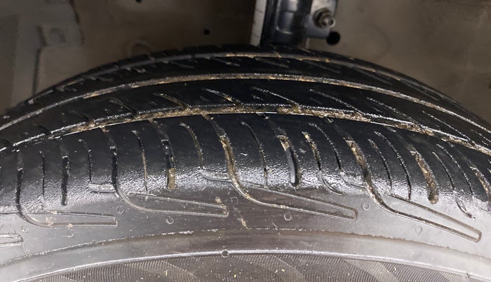 2014 Maruti Swift Dzire VXI, Petrol, Manual, 77,243 km, Left Front Tyre Tread