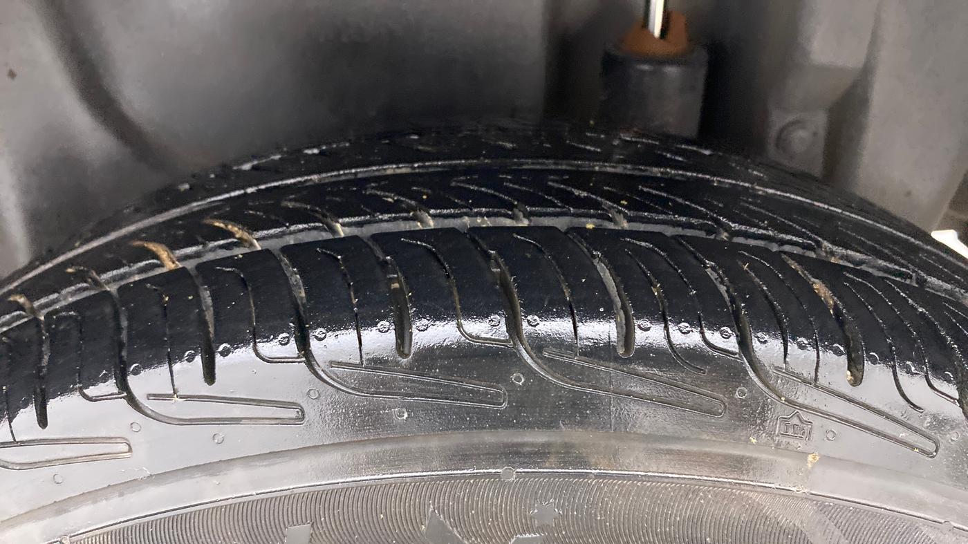 2014 Maruti Swift Dzire VXI, Petrol, Manual, 77,243 km, Left Rear Tyre Tread