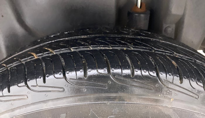 2014 Maruti Swift Dzire VXI, Petrol, Manual, 77,243 km, Left Rear Tyre Tread