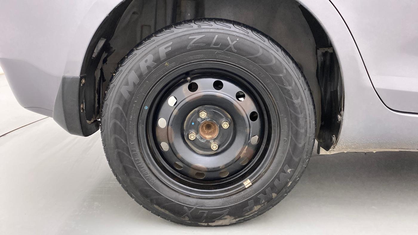 2014 Maruti Swift Dzire VXI, Petrol, Manual, 77,243 km, Right Rear Wheel
