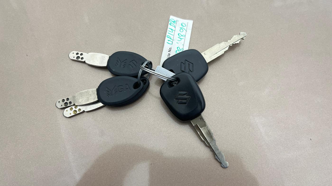 2018 Maruti Dzire LXI, Petrol, Manual, 61,718 km, Key Close Up