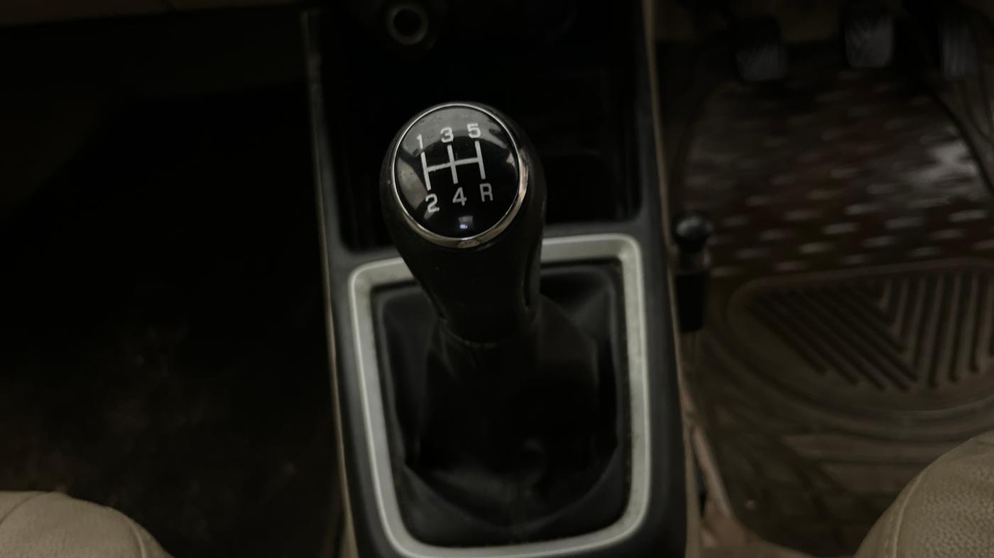 2018 Maruti Dzire LXI, Petrol, Manual, 61,718 km, Gear Lever