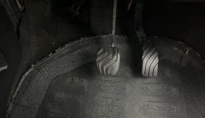 2018 Renault Kwid RXT 1.0 AMT (O), Petrol, Automatic, 24,947 km, Pedals