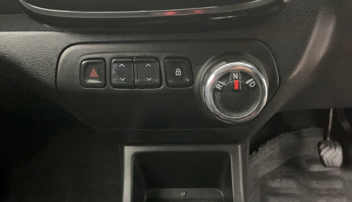 2018 Renault Kwid RXT 1.0 AMT (O), Petrol, Automatic, 24,947 km, Gear Lever