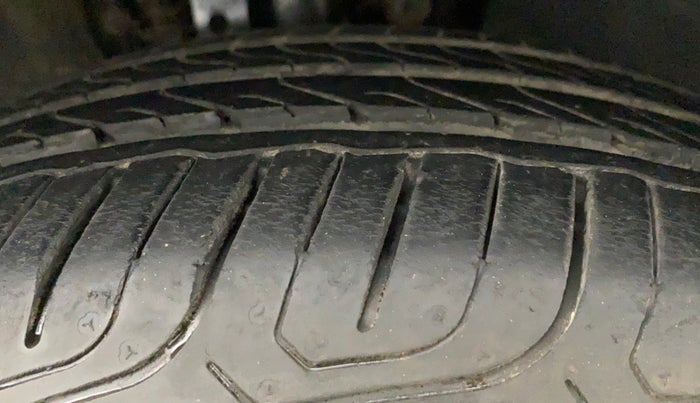 2013 Volkswagen Polo HIGHLINE1.2L, Petrol, Manual, 41,091 km, Right Front Tyre Tread