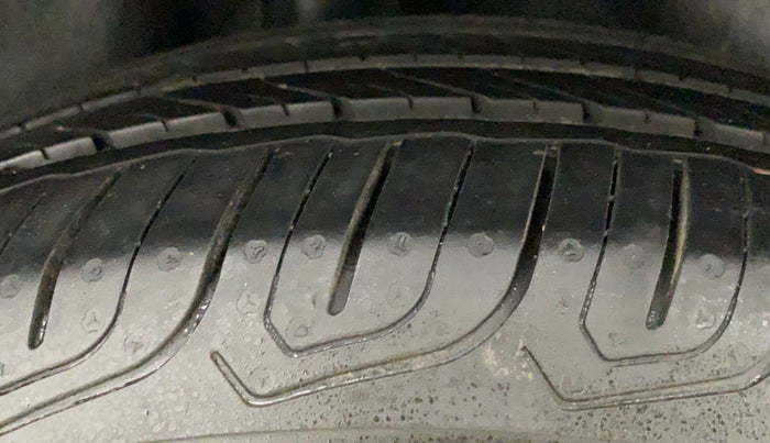 2013 Volkswagen Polo HIGHLINE1.2L, Petrol, Manual, 41,091 km, Right Rear Tyre Tread