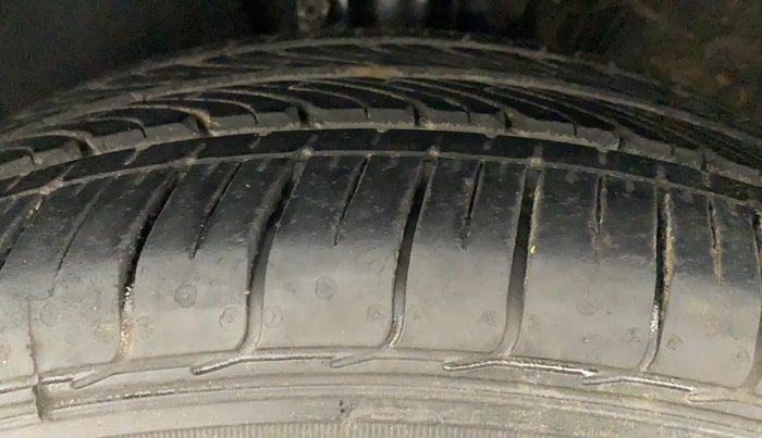 2013 Volkswagen Polo HIGHLINE1.2L, Petrol, Manual, 41,091 km, Left Front Tyre Tread