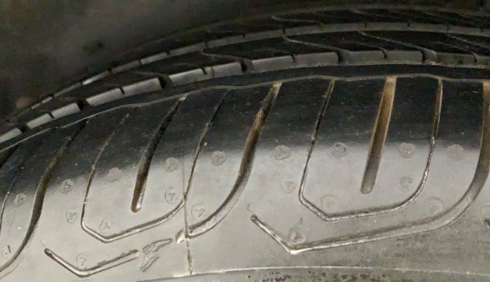 2013 Volkswagen Polo HIGHLINE1.2L, Petrol, Manual, 41,091 km, Left Rear Tyre Tread