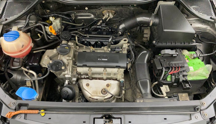 2013 Volkswagen Polo HIGHLINE1.2L, Petrol, Manual, 41,091 km, Open Bonet