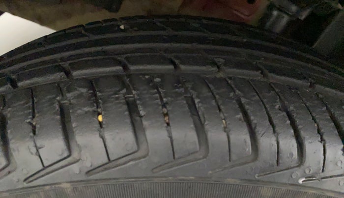 2015 Renault Kwid RXT 0.8 (O), Petrol, Manual, 25,736 km, Right Rear Tyre Tread