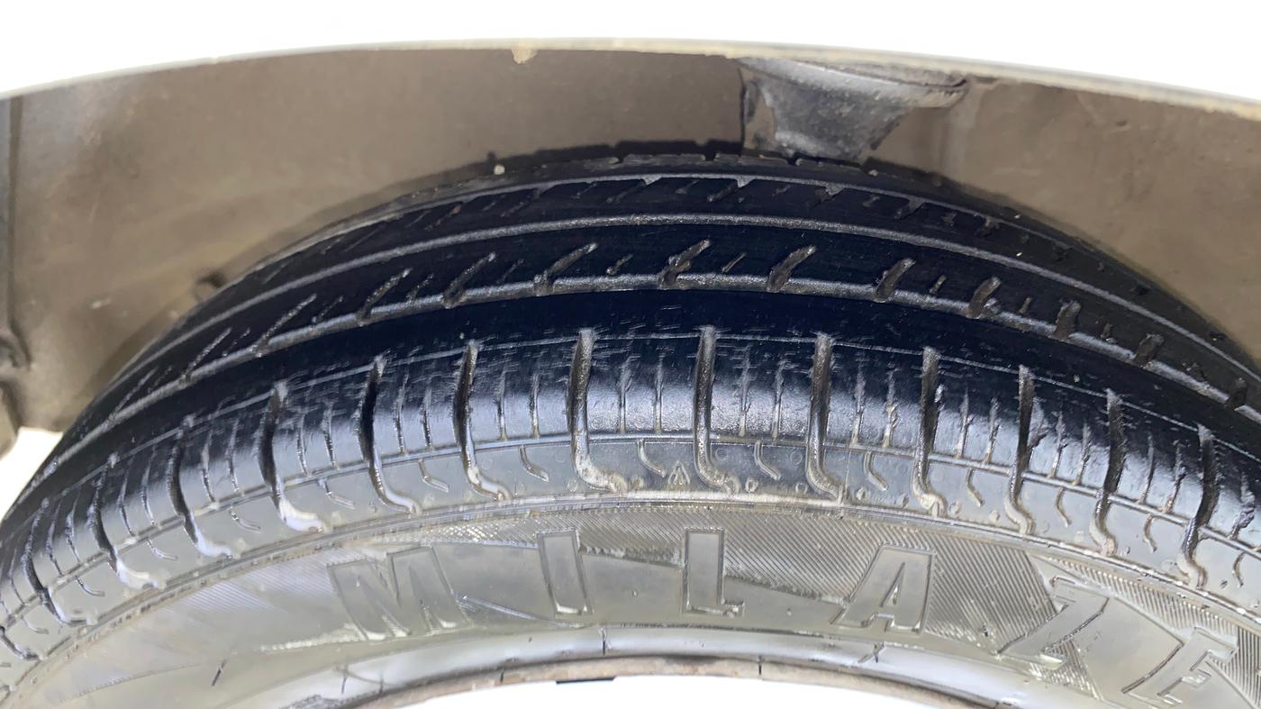 2017 Maruti Alto 800 VXI, Petrol, Manual, 63,883 km, Left Front Tyre Tread