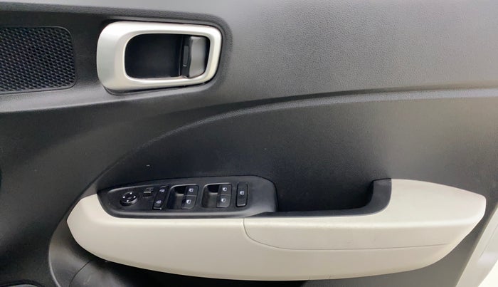 2024 Hyundai VENUE S(O) 1.2, Petrol, Manual, 11,382 km, Driver Side Door Panels Control