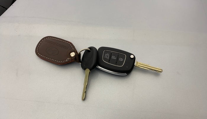 2024 Hyundai VENUE S(O) 1.2, Petrol, Manual, 11,382 km, Key Close Up