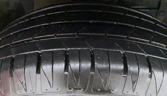 2020 Maruti Vitara Brezza ZXI+ AT SHVS, Petrol, Automatic, 14,504 km, Right Front Tyre Tread