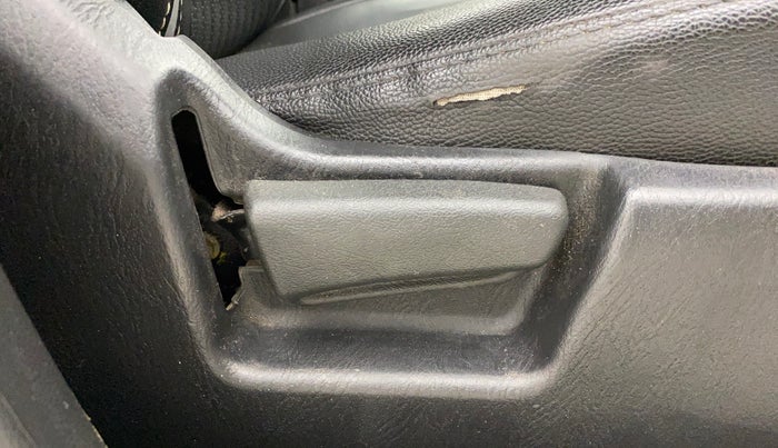 2022 Maruti Alto VXI, Petrol, Manual, 31,887 km, Driver Side Adjustment Panel