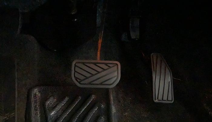 2022 Maruti XL6 ZETA AT, Petrol, Automatic, 34,482 km, Pedals