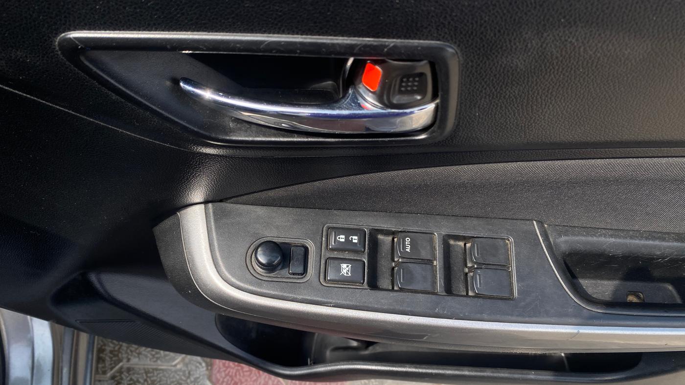 2018 Maruti Swift ZXI AMT, Petrol, Automatic, 65,567 km, Driver Side Door Panels Control