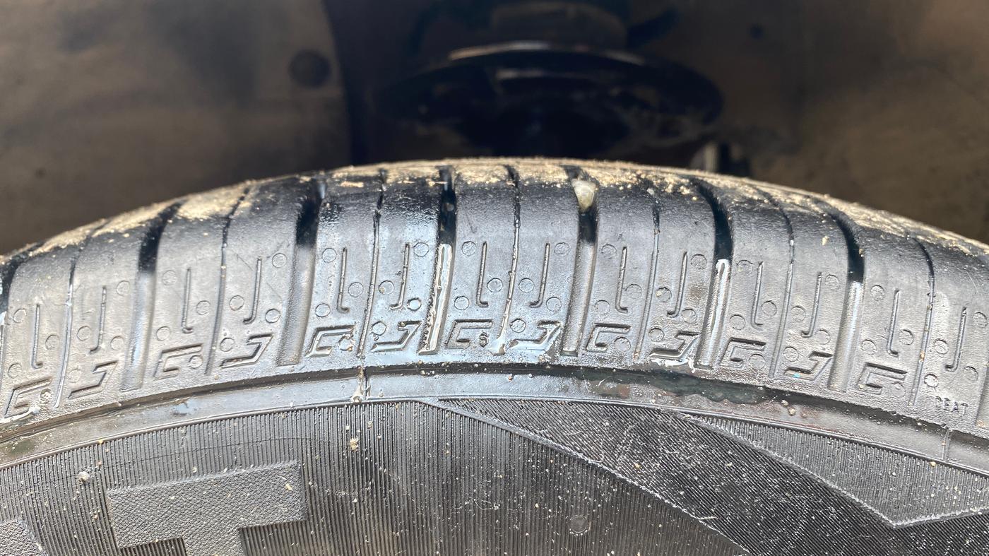 2018 Maruti Swift ZXI AMT, Petrol, Automatic, 65,567 km, Left Front Tyre Tread
