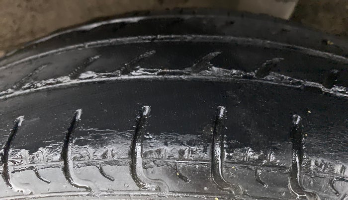 2016 Renault Kwid RXL, Petrol, Manual, 1,02,665 km, Left Rear Tyre Tread