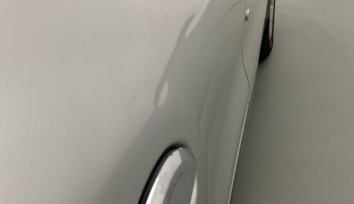 2016 Renault Kwid RXL, Petrol, Manual, 1,02,665 km, Right rear door - Slightly dented