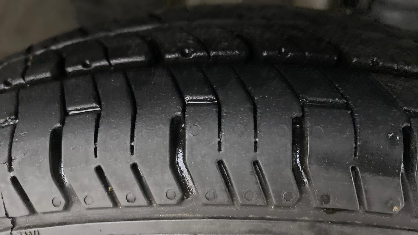 2016 Renault Kwid RXL, Petrol, Manual, 1,02,665 km, Right Front Tyre Tread