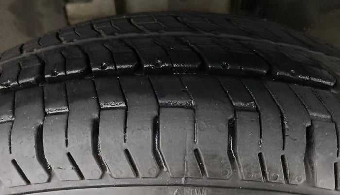 2016 Renault Kwid RXL, Petrol, Manual, 1,02,665 km, Left Front Tyre Tread