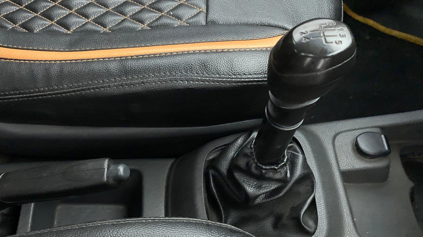 2016 Renault Kwid RXL, Petrol, Manual, 1,02,665 km, Gear Lever